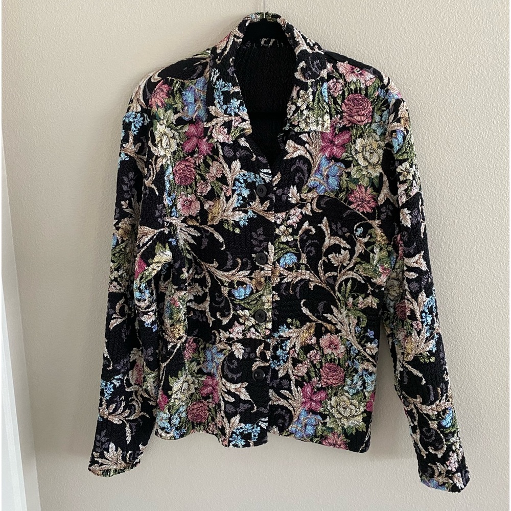 Cute floral crinkled collared button down blouse